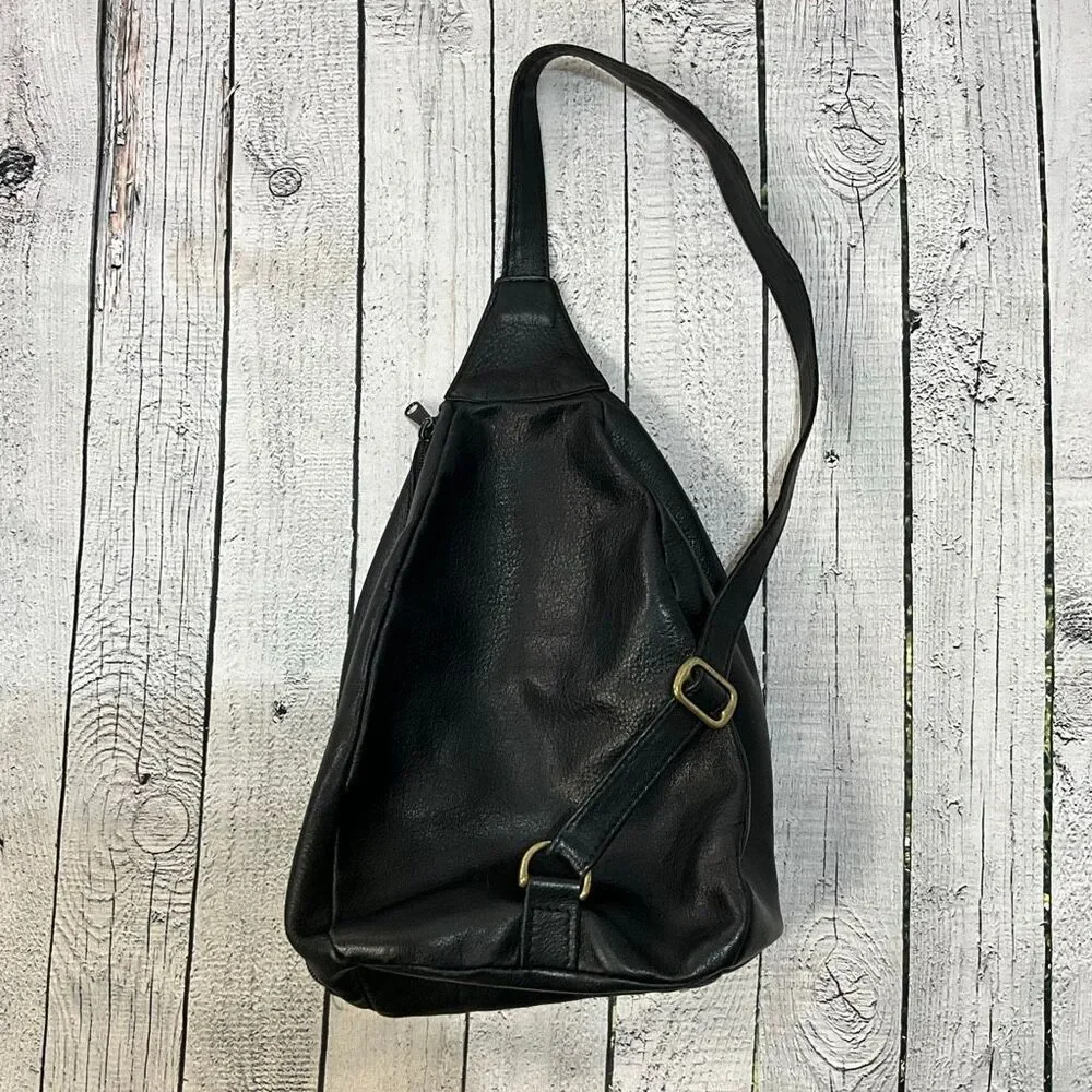 VINTAGE ELLINGTON Black Leather One Shoulder Sling Backpack Crossbody Bag